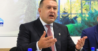 Stire din Economie : Administrația județului Constanța vrea circ în loc de pâine