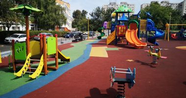 Stire din Politică-Administrație : Administrația locală a finalizat reabilitarea primelor 25 de locuri de joacă din Constanța