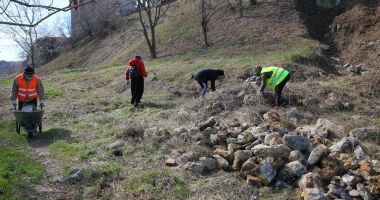 Stire din Politică-Administrație : Administraţia locală a scos la muncă beneficiarii ajutorului social