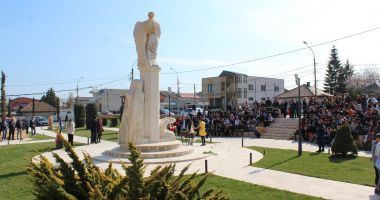 Administrația locală din Ovidiu a marcat nașterea poetului Ovidius - 2