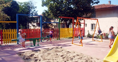 Stire din Politică-Administrație : Administrația publică a amenajat un nou loc de joacă, la Medgidia