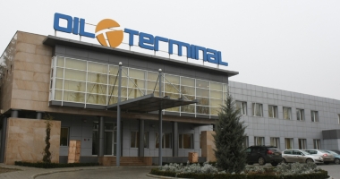 Stire din Economie : Administratorii Oil Terminal se codesc să returneze indemnizațiile încasate ilegal