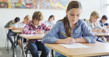 Stire din Cultură-Educație : Începe "lupta" pentru un loc în clasa a cincea, la colegiu. Unde va fi concurență mare