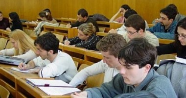 Stire din Cultură-Educație : Dispare admiterea la facultate pe bază de dosar?