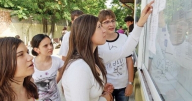 Stire din Cultură-Educație : ADMITERE LICEU 2017 / De astăzi, se pot completa cererile pentru repartizarea computerizată
