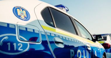 Stire din Eveniment : Adolescentă bătută şi obligată să meargă dezbracată pe stradă jumătate de kilometru de o altă tânără