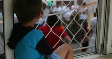 Stire din Social : Românii vor sa adopte doar bebeluși blonzi cu ochii albaștri