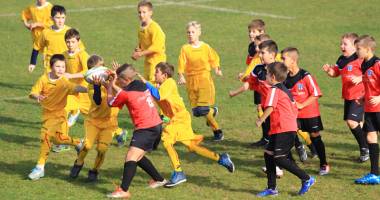 A doua etapă a Cupei Toamnei la  mini-rugby a adunat peste 170 de copii - 5