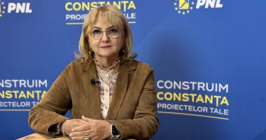Stire din Politică-Administrație : Liberala Adriana Arghirescu, în cărți, pentru funcția de viceprimar al Constanței
