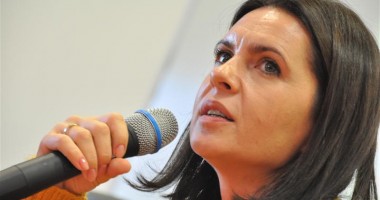Stire din Politică-Administrație : PDL va încerca să depună o moțiune de cenzură