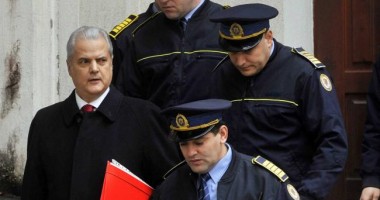 Stire din Politică-Administrație : Primele declarații ale lui Adrian Năstase, în libertate: "Am rămas același. Avem nevoie de alegeri anticipate"