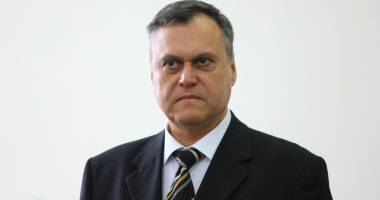Stire din Politică-Administrație : Noul prefect, Adrian Nicolaescu, a depus jurământul de credință