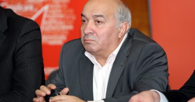 Stire din Politică-Administrație : "PDL are șansa să aleagă pe cineva care  nu a fost comunist"