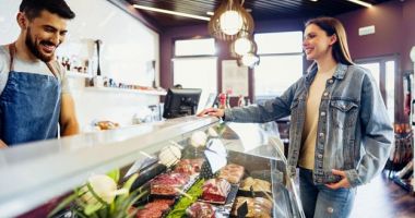 Stire din Social : Frigiderul și vitrina frigorifică în HoReCa: Investiții esențiale pentru prospețimea ingredientelor