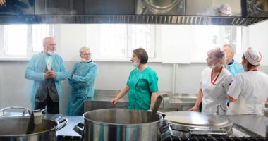 Stire din Social : Bucătăriile din spitale vor fi reabilitate prin programul „Hrană bună şi sigură pentru pacienţi”