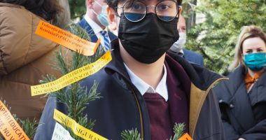 Stire din Cultură-Educație : Asociațiile elevilor vor ataca în instanță ordinul care prevede creșterea mediei pentru bursele de merit