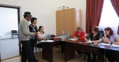Stire din Politică-Administrație : AEP a desemnat operatorii de calculator în secțiile de votare