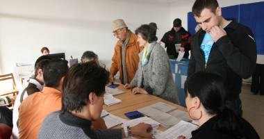 Stire din Politică-Administrație : AEP a lansat în dezbatere desemnarea președinților secțiilor de votare