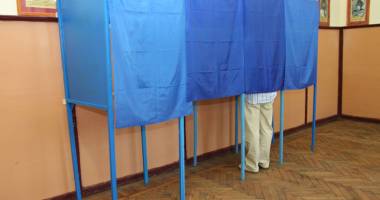 Stire din Politică-Administrație : AEP se pregătește de alegeri.  Se recrutează operatori de calculator