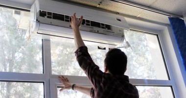 Stire din Economie : Spunem "adio" aparatelor ieftine de aer condiționat.  Cu ce le înlocuim și cât ne costă