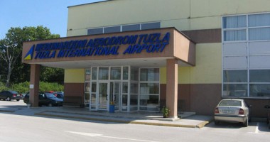 Stire din Eveniment : A pus pe jar angajații aerodromului de la Tuzla spunând că are în bagaje o… bombă!