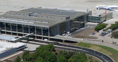 Stire din Actualitate : Aeroportul din Donețk, închis din motive de securitate