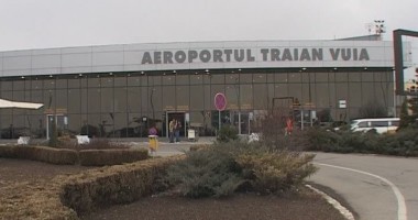 Stire din Eveniment : Aterizare de urgență pe aeroportul din Timișoara din cauza unui geam fisurat la cabină