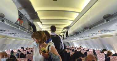 Stire din Social : Haos în aeroport la finalul sezonului de concedii. Întârzieri de zeci de minute ale curselor