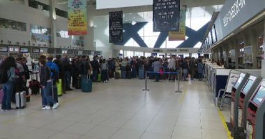Stire din Social : HAOS pe Aeroportul Henri Coandă. Aglomerație infernală și cozi uriașe de pasageri