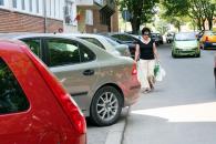 Stire din Eveniment : "Suntem singurul oraș din România unde mașinile merg pe trotuare și pietonii, pe stradă"