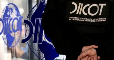 Stire din Eveniment : Traficul de droguri, afacere de familie. Soț și soție, prinși de DIICOT când vindeau cocaină