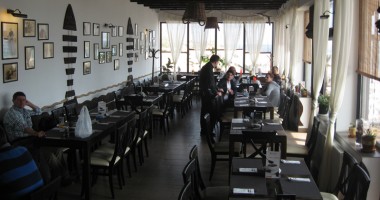 Stire din Economie : Afaceri în creștere cu 8,9%, în hoteluri și restaurante