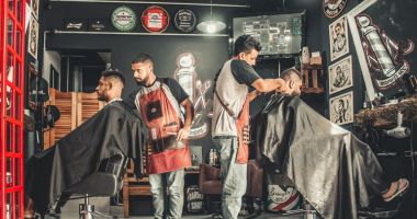 Stire din Economie : Afacerile frizeriilor sunt tot mai bănoase