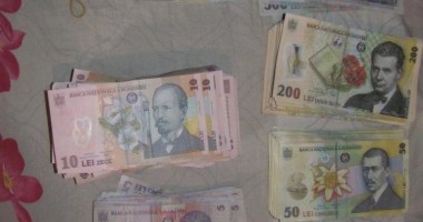 Afacerist jefuit de nepot de suma de 56.600 de lei și bijuterii - 2