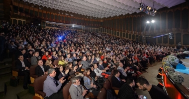 Stire din Cultură-Educație : Aflați "Cum se cuceresc femeile" chiar  de la Claudiu Bleonț