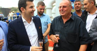 Stire din Economie : A fost inaugurat primul sistem de irigații cu alimentare din Canalul Dunăre - Marea Neagră