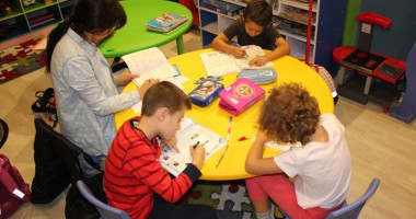 Stire din Cultură-Educație : Pentru copii ambițioși și părinți pretențioși, un alt fel de after-school