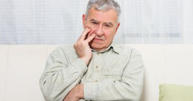 Stire din Sănătate : Scăpați de afte cu aloe vera și gheață!