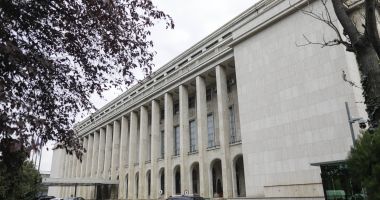 Stire din Economie : Guvernul înfiinţează agenții teritoriale pentru IMM-uri și turism