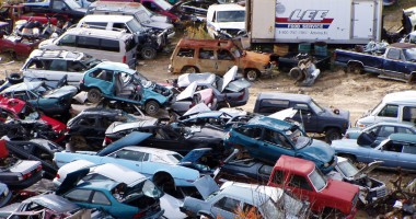 Stire din Social : Agenții economici autorizați să caseze autovehicule, luați la puricat de Garda de Mediu