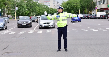 Stire din Eveniment : CONSTANȚA! Semafoare din intersecții aglomerate, oprite intenționat. Motivul: noii polițiști învață să dirijeze circulația