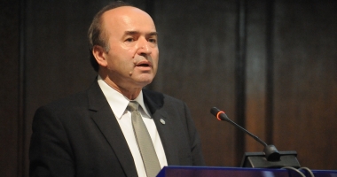 Stire din Eveniment : Tudorel Toader: "Decizia de clasare a dosarului privind Ordonanța 13, necesară și firească"