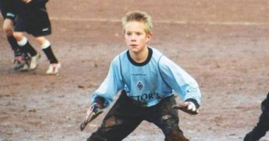 Stire din Sport : POZĂ DE COLECȚIE! Unul dintre cei mai buni portari din lume, așa cum nu l-ai mai văzut!