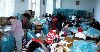 Stire din Cultură-Educație : 100.000 de sticle cu apă sfințită vor ajunge la constănțeni
