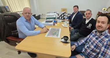 Stire din Politică-Administrație : Primarul Cristian Cîrjaliu anunță un nou proiect în Lazu. Centru comercial modern până în 2027