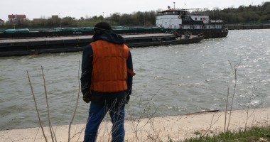 Stire din Eveniment : VEȘTI BUNE / Gabara care preia traficul greu de pe podul Agigea ajunge la Constanța