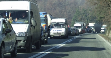 Aglomerație și pe DN 1, pe sensul de mers spre munte: Se circulă în coloană până la intrarea în Comarnic