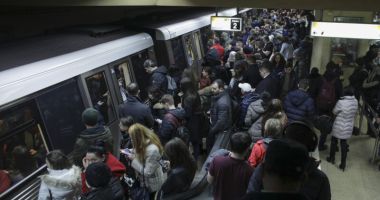 Stire din Social : Timpi mari de așteptare la metrou, după ce mecanicii de tren au intrat în concedii medicale