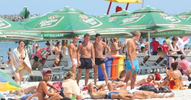 Stire din Social : 95.000 de turiști au fost în week-end, la mare. A fost cel mai aglomerat sfârșit de săptămână
