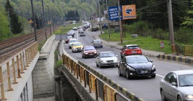 Aglomerație pe DN1: În Comarnic și Bușteni se circulă în coloană